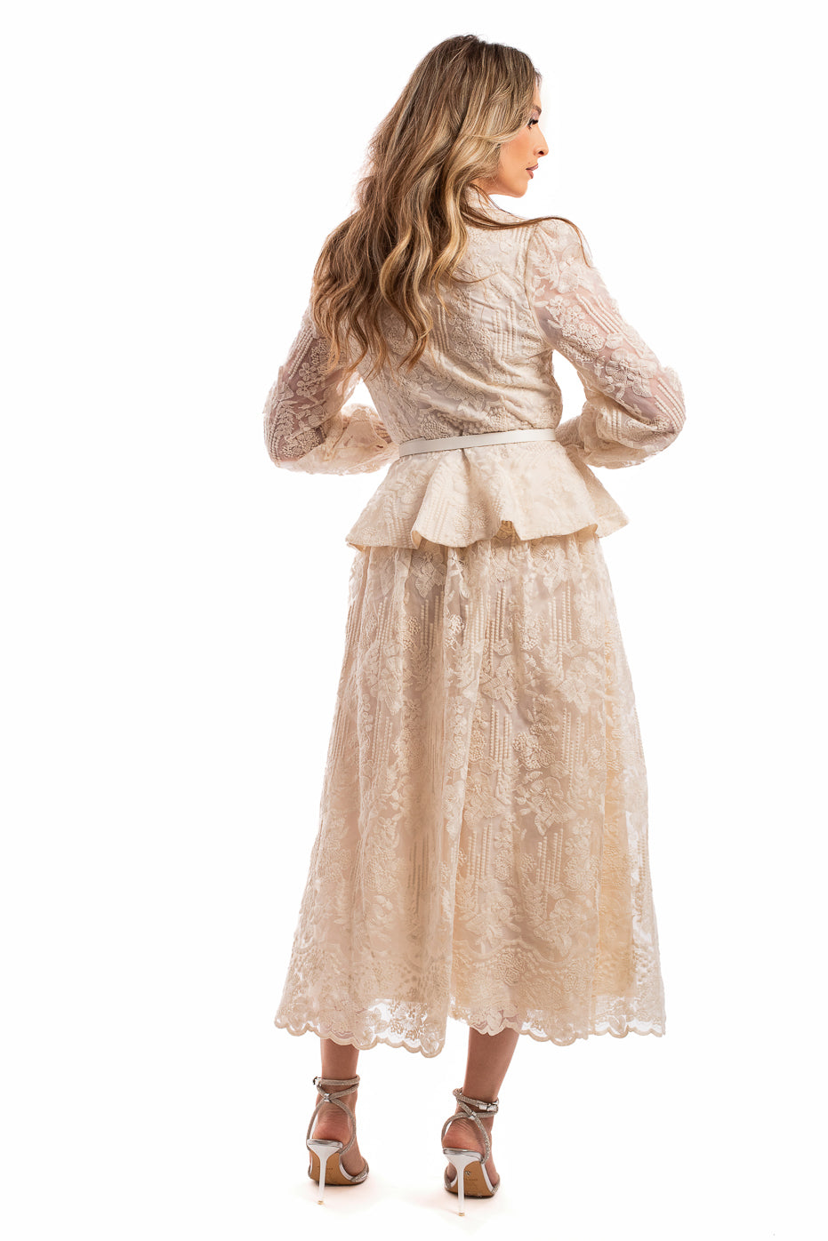 Compleu din Dantela Nude cu Centura