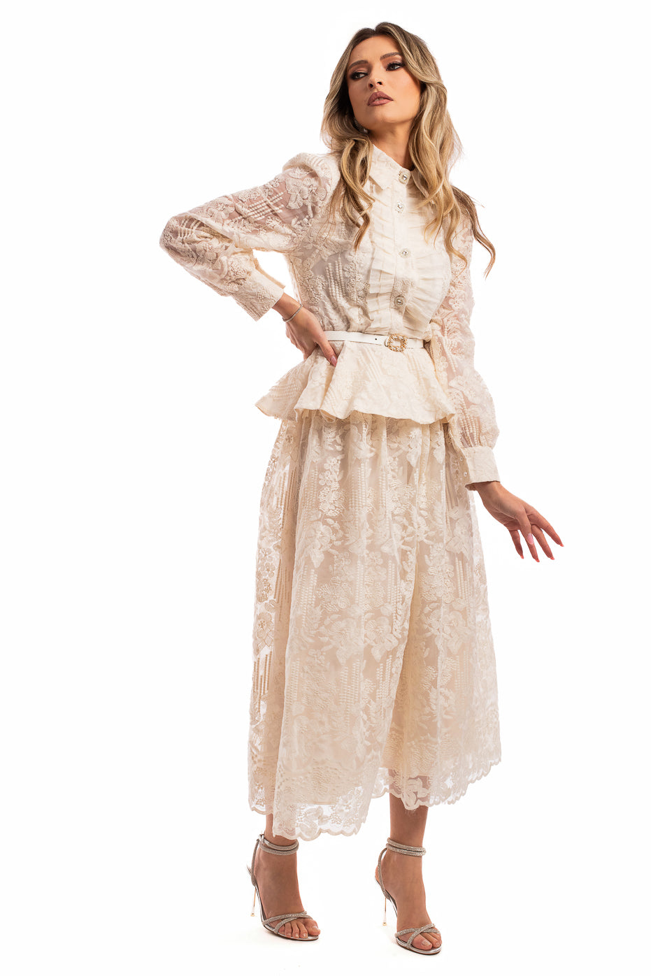 Compleu din Dantela Nude cu Centura