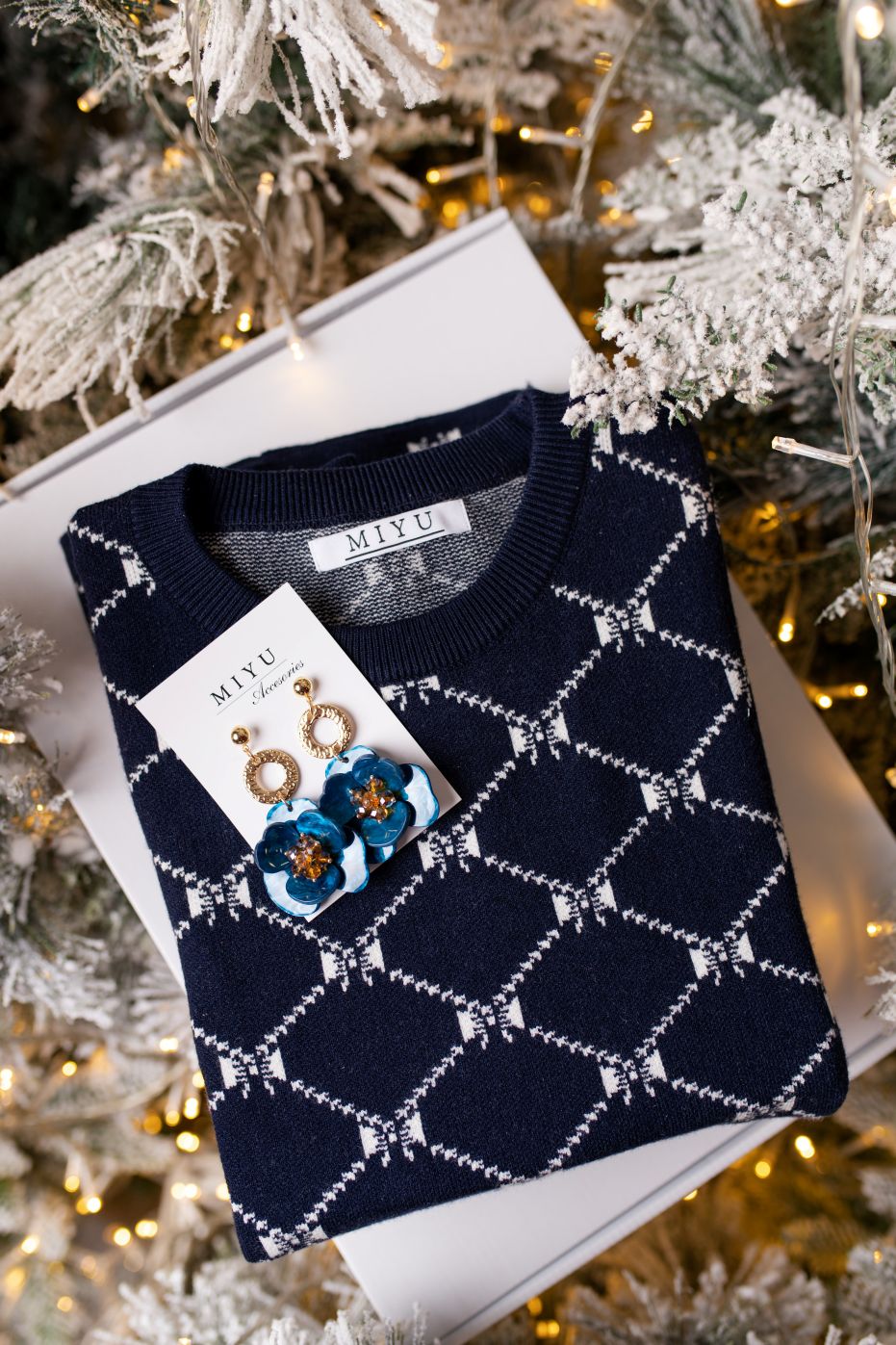 Pachet Cadou Compleu Cu Fusta si Cercei Lungi Cu Floare