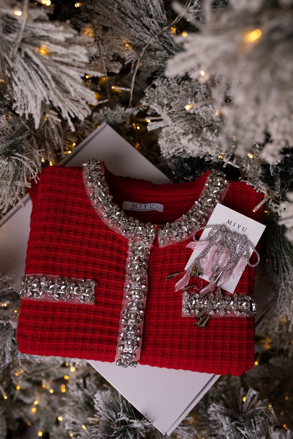 Pachet Cadou Set Din Tricot Cu Fusta si Cercei Eleganti Cu Strasuri