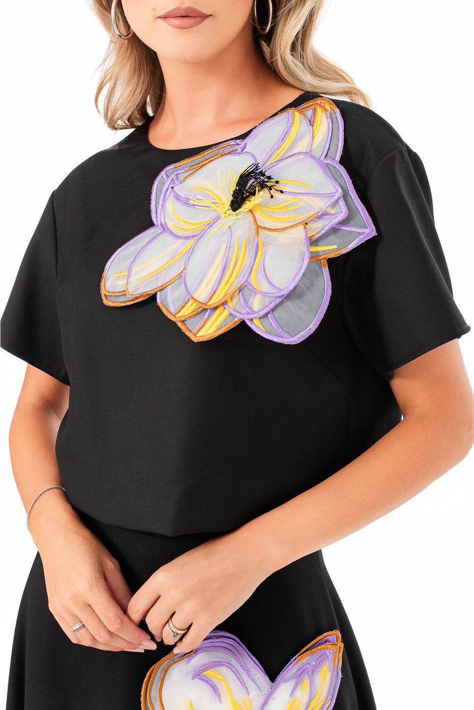 Set Deosebit din Stofa Neagra cu Flori din Organza