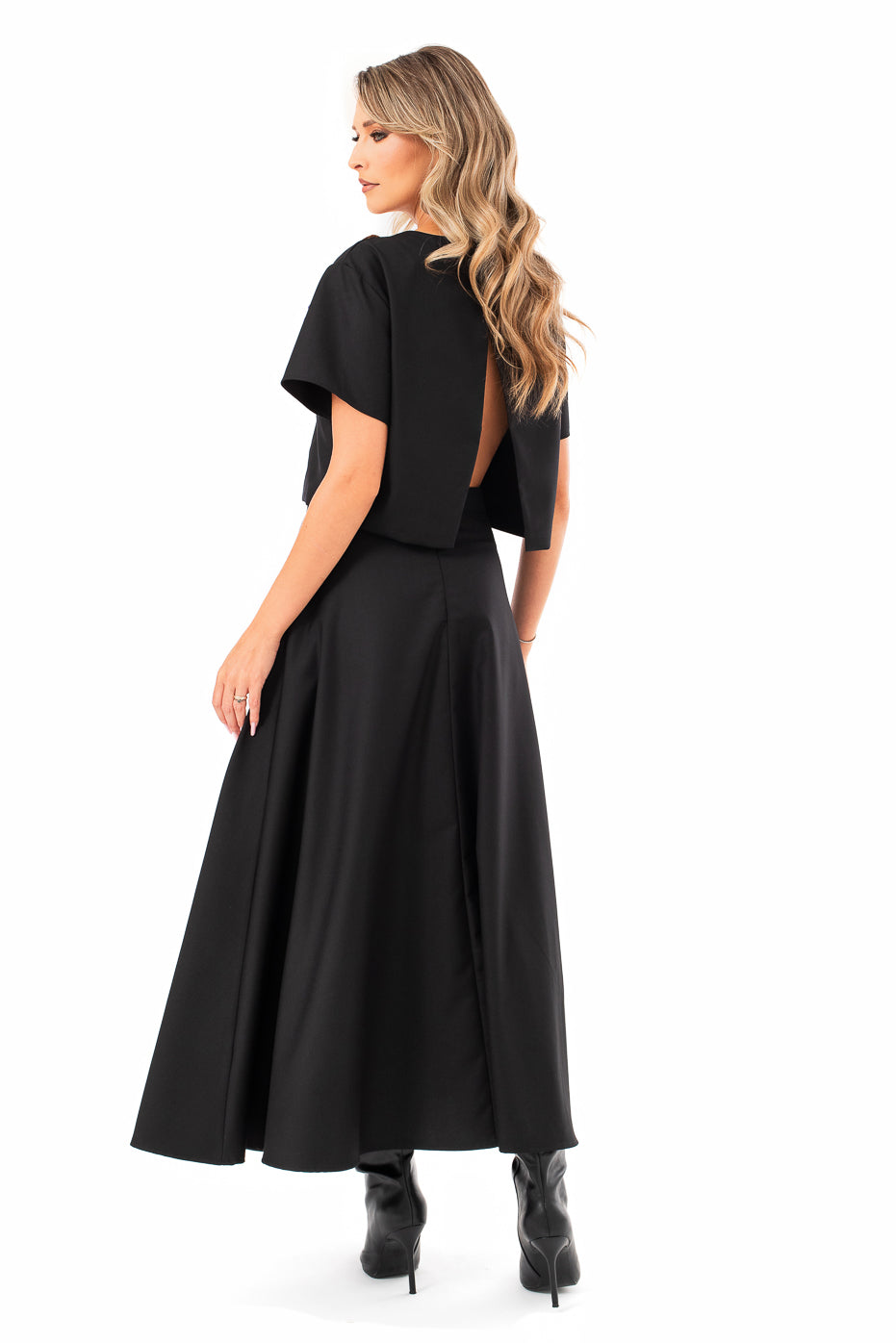 Set Deosebit din Stofa Neagra cu Flori din Organza