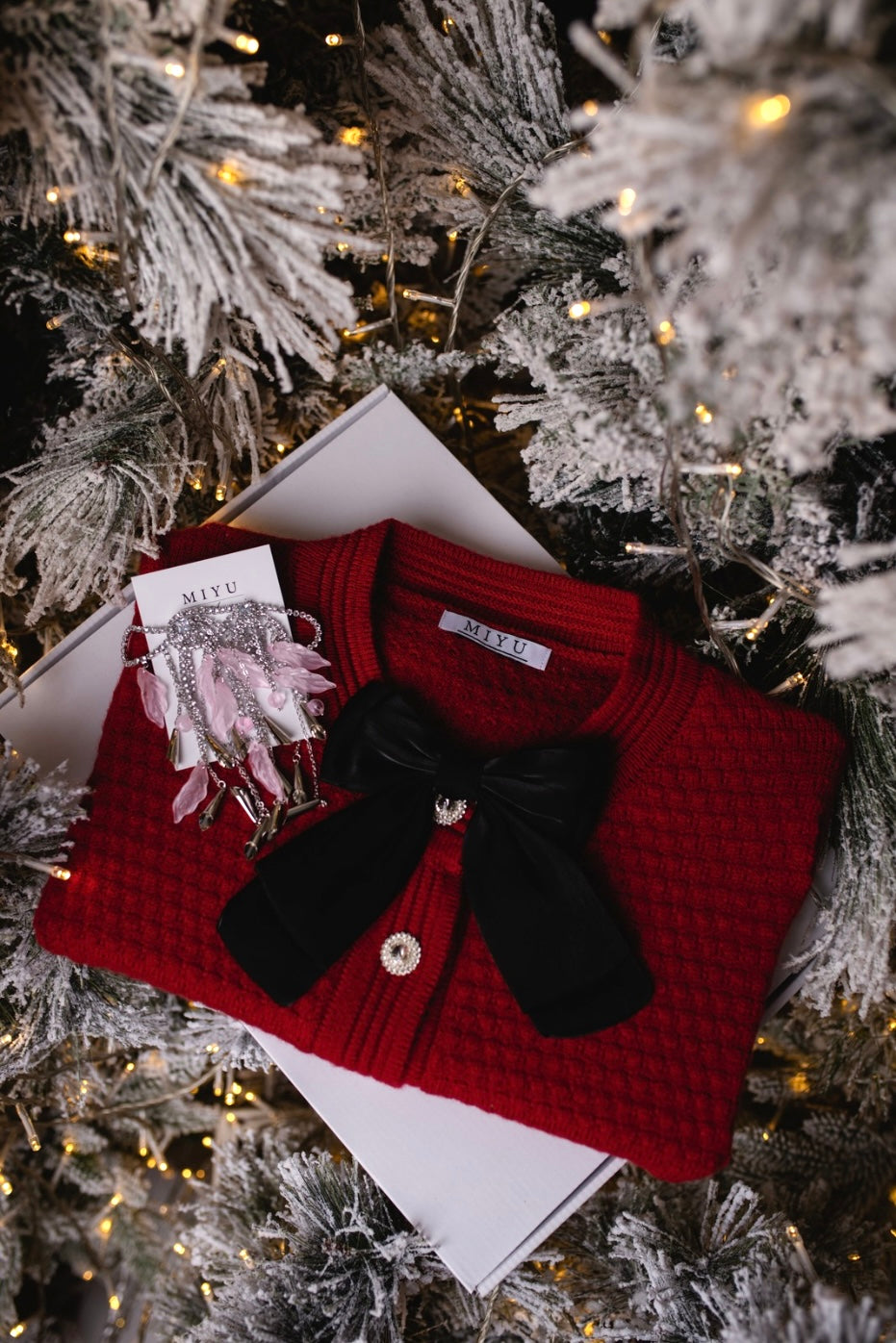 Pachet Cadou Jacheta Rosie si Cercei Eleganti cu Strasuri