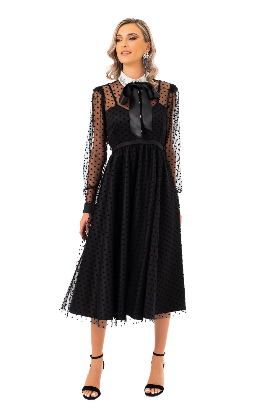 Rochie din Tulle cu Aplicatii pe Guler