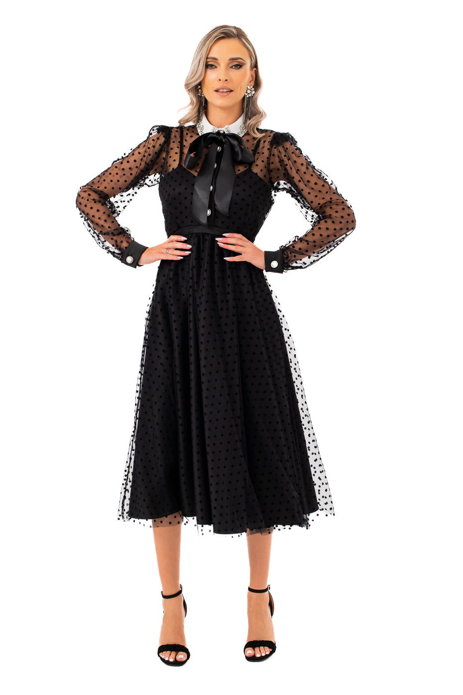 Rochie din Tulle cu Aplicatii pe Guler