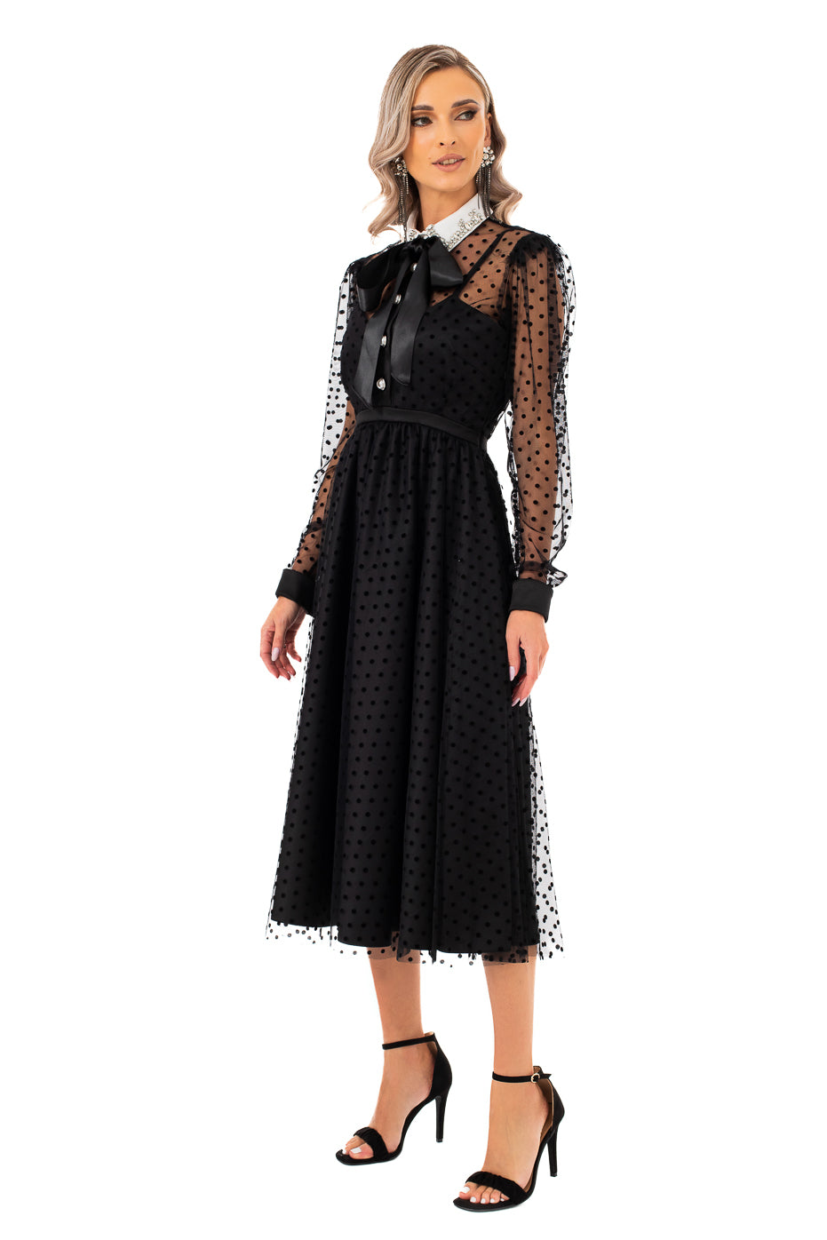 Rochie din Tulle cu Aplicatii pe Guler