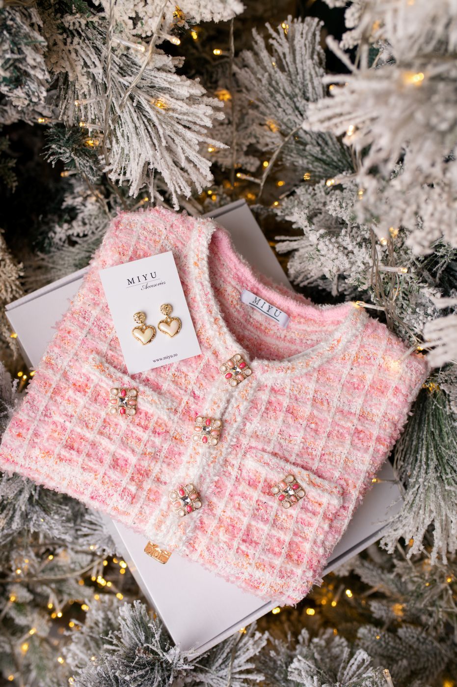 Pachet Cadou Rochie Tweed Roz si Cercei Aurii