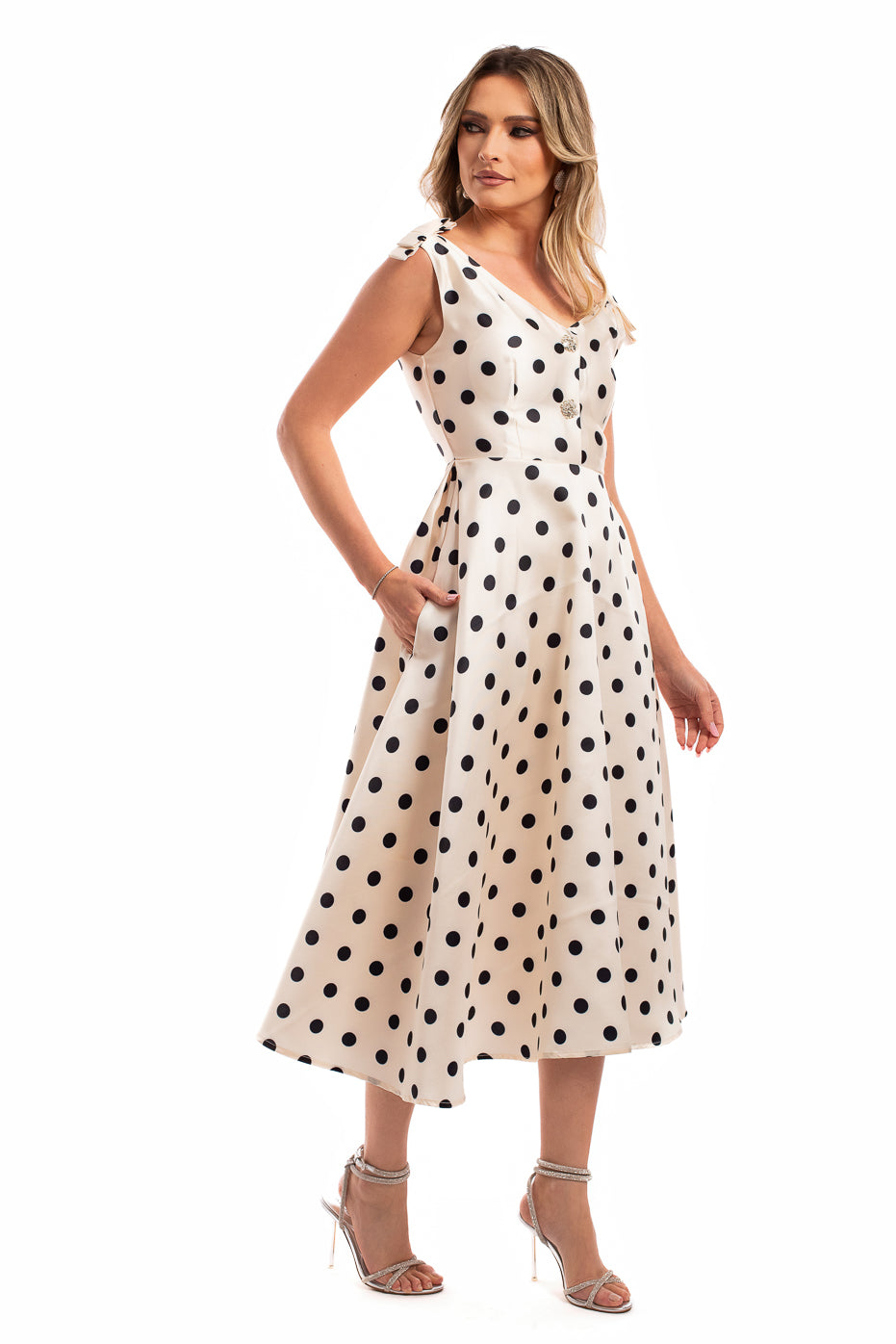 Rochie Alba cu Buline si Nasturi Pretiosi