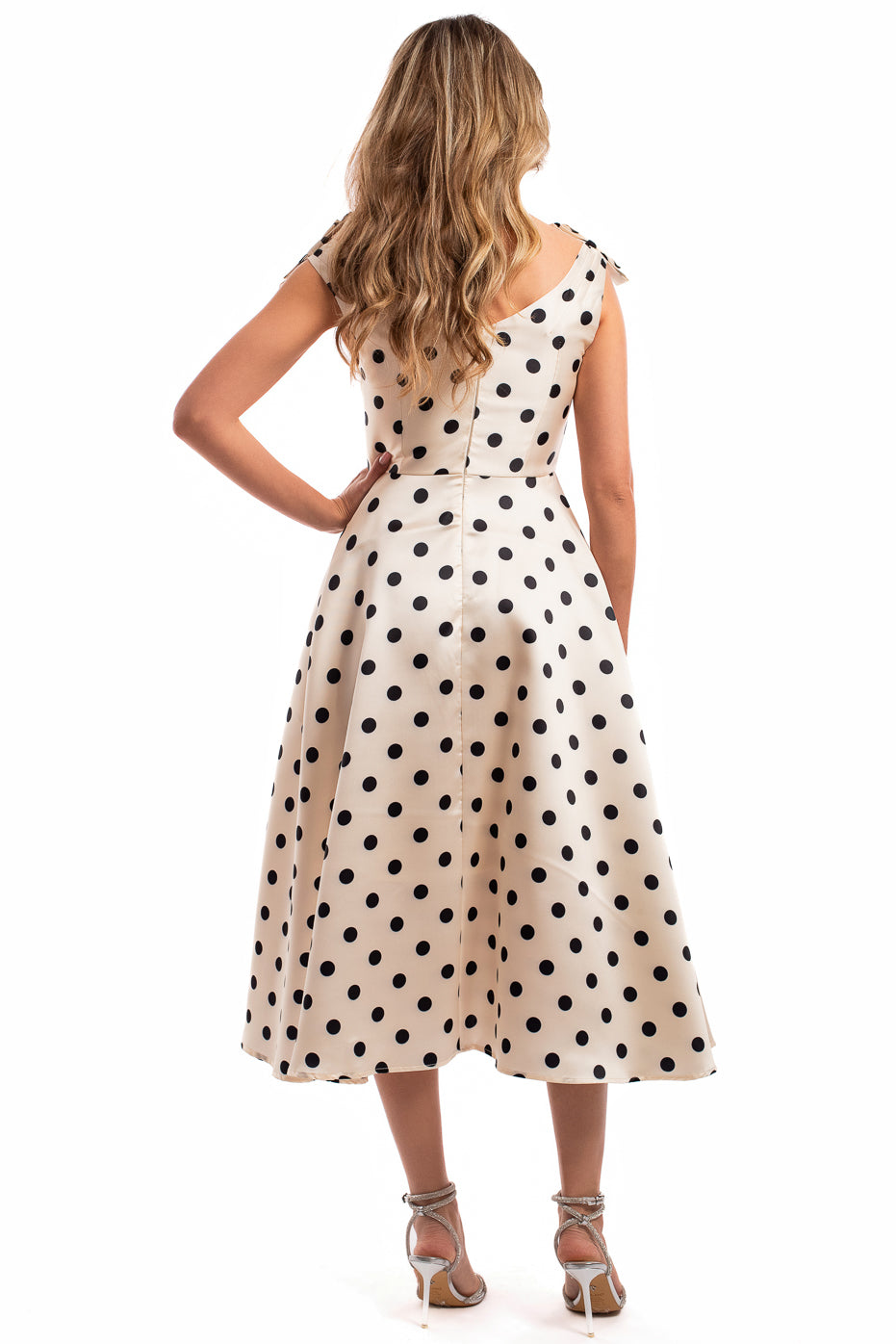 Rochie Alba cu Buline si Nasturi Pretiosi