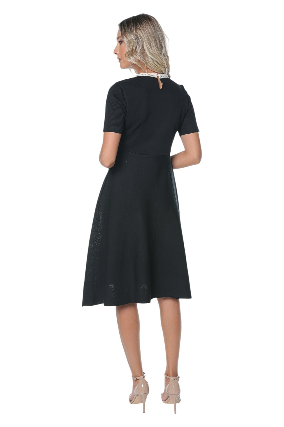 Rochie cu Maneci Scurte si Detalii din Tulle si Dantela