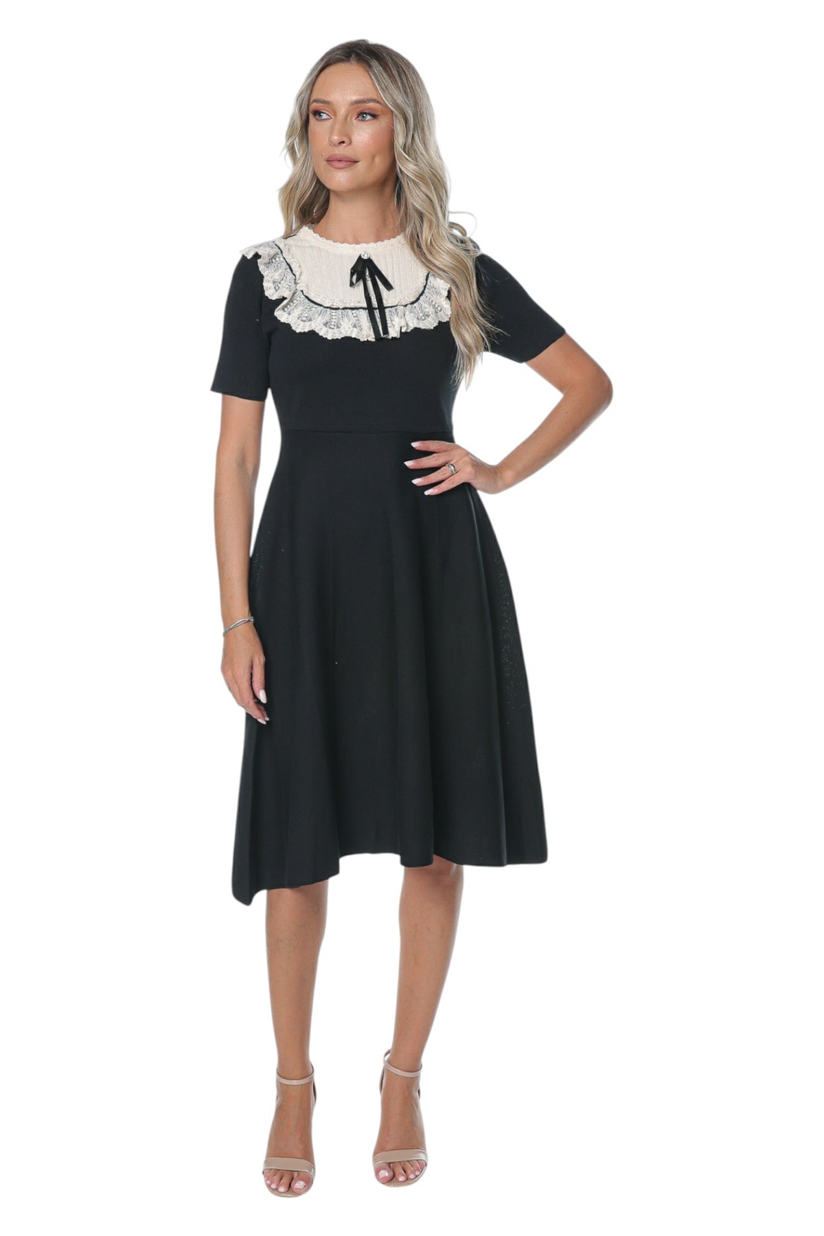 Rochie cu Maneci Scurte si Detalii din Tulle si Dantela