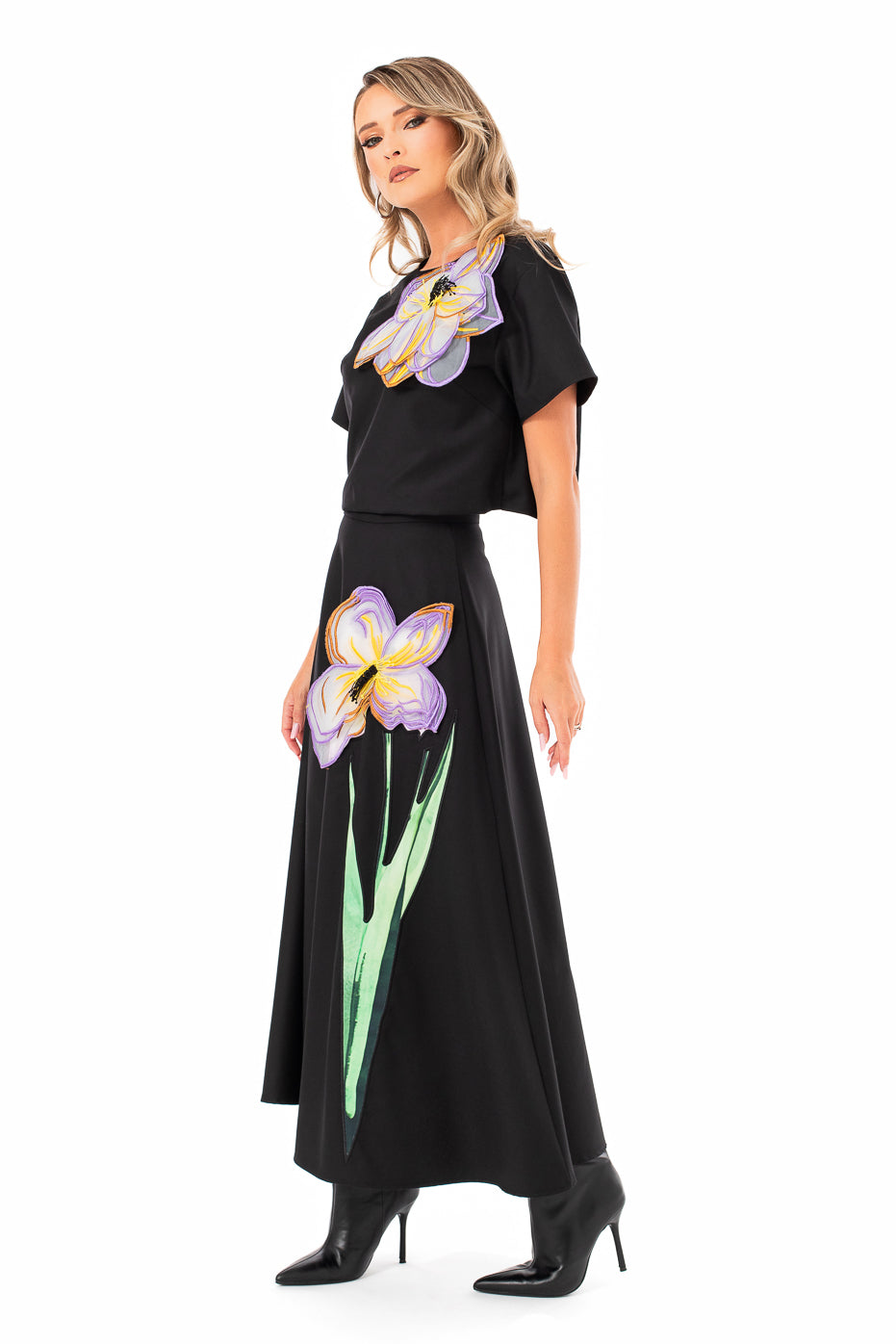 Set Deosebit din Stofa Neagra cu Flori din Organza